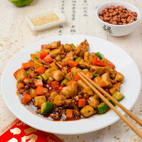 Куриное филе с огурцом и арахисом в кисло-сладком соусе (45)