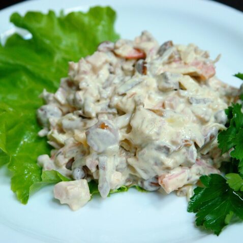 Салат "Шампиньоны с курицей под майонезом" (10)