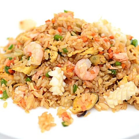 Рис отварной с морепродуктами (79)