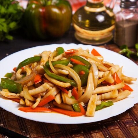 Кальмар со сладким перцем в соевом соусе (70)